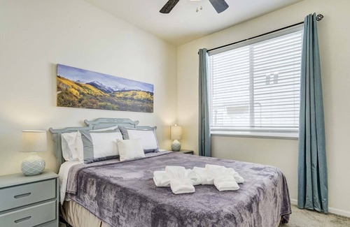Fountain House | SPACIOUS Getaway★AC★Pikes Peak★K bed★POOL TABLE★AMAZON Colorado Springs★MILITARY