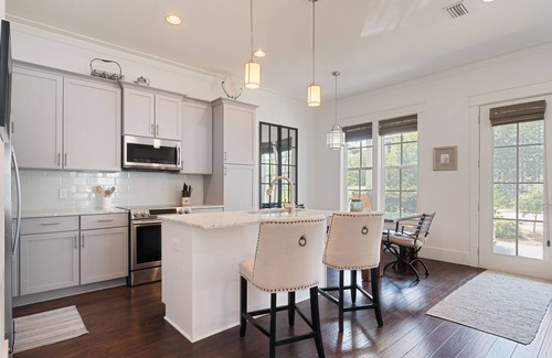 Lakeside at Blue Mountain Beach House | Spacious, golf cart included-pet friendly, short stroll to beach