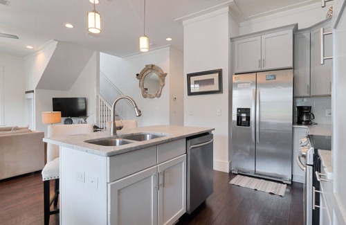 Lakeside at Blue Mountain Beach House | Spacious, golf cart included-pet friendly, short stroll to beach