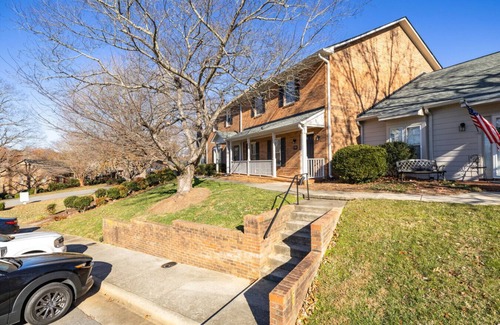 Greensboro House | Spacious Golf Course Townhouse