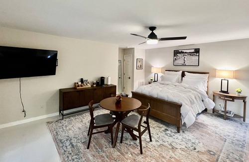 Pinehurst Cottage | Spacious golf course view Studio