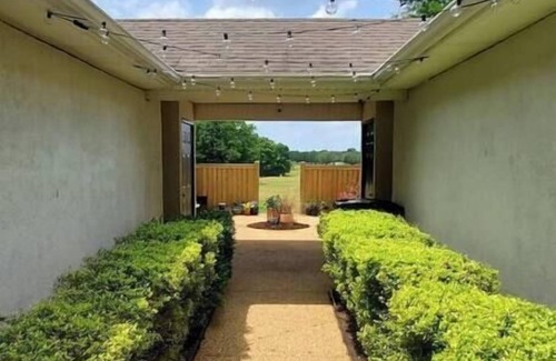 Mayhew House | Spacious Golf Retreat with Sunset Views