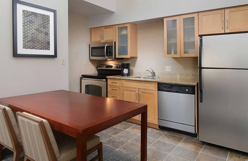 Northeast Heights Hotel | Spacious Good-Value Accommodation! 2 Modern Units, Pet-Friendly, Free Breakfast