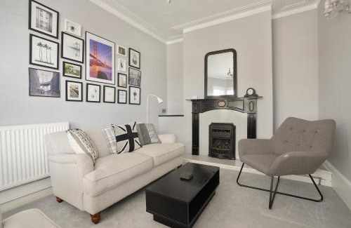 Lincoln House | Spacious, great location for families and contractors