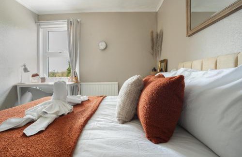 Lincoln House | Spacious, great location for families and contractors