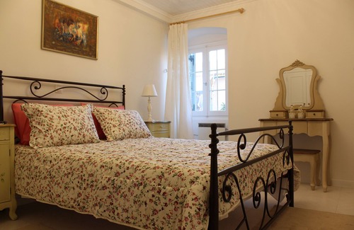 Old Town Apartment | Spacious ground floor apt 5' from Corfu Spianada
