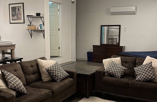 Gainesville Cottage | Spacious Guest House in quiet neighborhood near Winstar.