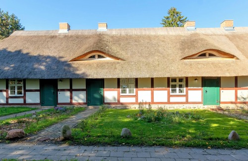 Lassan House | Spacious half-timbered house in a romantic garden