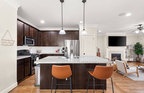 Shady Acres House | Spacious Heights 3BR home w/putting green, balconies & walkable to hotspots