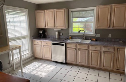 Hendersonville House | Spacious Hendersonville Home – Sleeps 7, Prime Location!
