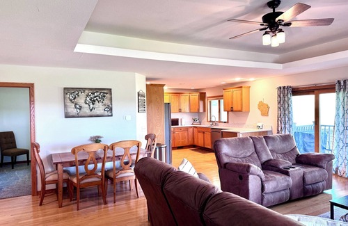 Hillsboro Condo | Spacious Hillsboro Condo