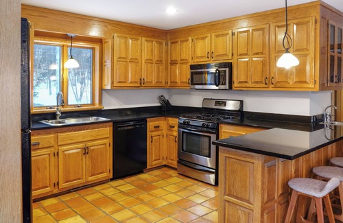 Ludlow Ski Chalet | Spacious Hilltop Okemo Chalet with Stunning Views
