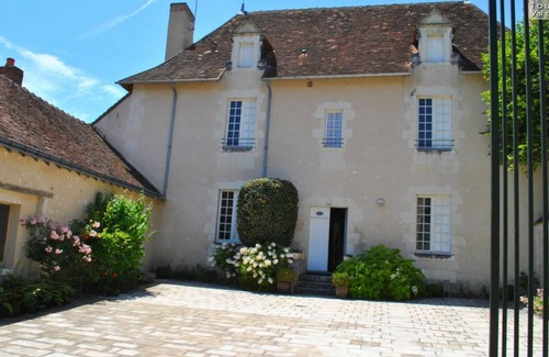 Bossay-sur-Claise Cottage | Spacious Historic Presbytery, Sleeps 15, Garden, WiFi, Near Châteaux & La Roche-Posay