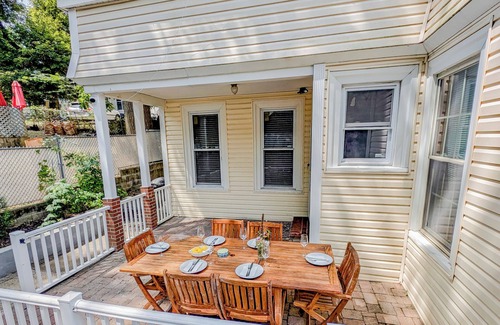 Dorchester House | Spacious, historic Boston 4-bedroom house with fitness room, home office, WiFi