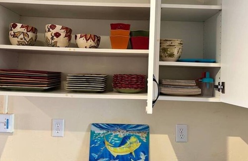 Daytona Beach Cottage | Spacious Historic Home with sun room, eat-in kitchen, and music lounge sleeps<10