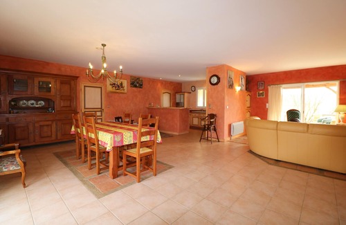 Castels et Bezenac House | Spacious holiday home with swimming pool, paddling pool close to river