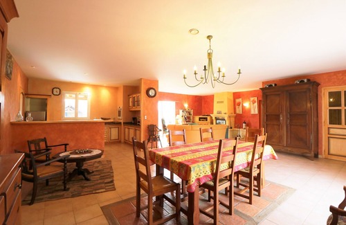Castels et Bezenac House | Spacious holiday home with swimming pool, paddling pool close to river