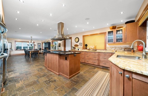 Bracebridge House | Spacious holiday home on Lake Muskoka