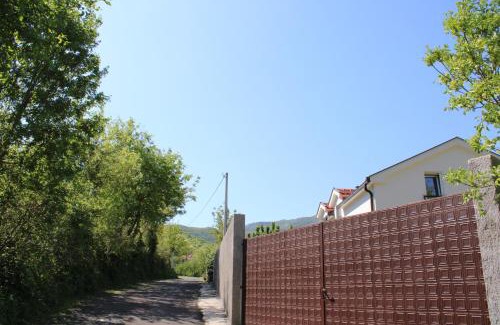 Mokrine Apartment | Spacious Holiday Home - Serene Village Near The Coast