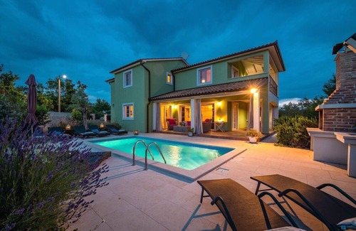 Rakalj House | Spacious holiday house/pool/jacuzzi/playground/6+2