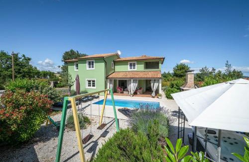 Rakalj House | Spacious holiday house/pool/jacuzzi/playground/6+2