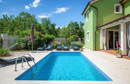 Rakalj House | Spacious holiday house/pool/jacuzzi/playground/6+2