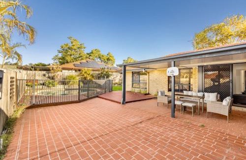 Parkinson House | Spacious Home 4BR Retreat with Pool in Parkinson
