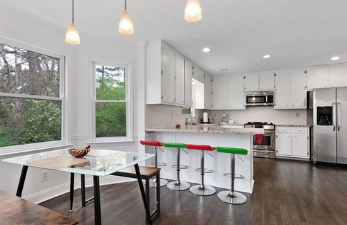 Lilburn House | Spacious Home (5 beds/3.5B) in Lilburn