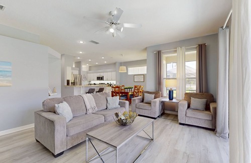 Sunset Lakes House | Spacious home 6 miles from disney, private pool and game room