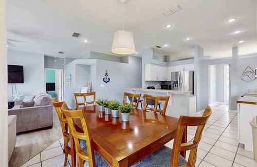 Sunset Lakes House | Spacious home 6 miles from disney, private pool and game room