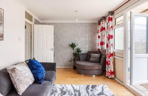 Waltham Cross Apartment | Spacious Home by Lee Valley Rafting Waltham Cross