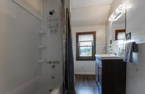 Downtown Akron House | Spacious home by The University of Akron! Dogs Welcome!