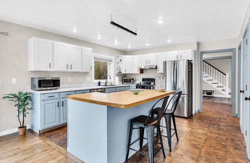 Biddeford House | Spacious Home Close to Beaches! 3BR, Dog & Family Friendly, 30 Mins to Portland