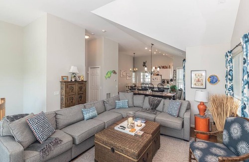 Admiral Estates House | Spacious Home Close to Beach