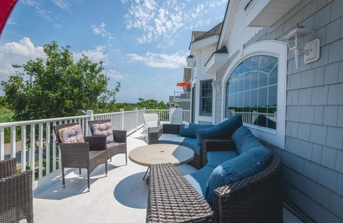 Admiral Estates House | Spacious Home Close to Beach