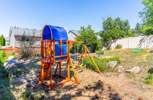 Spokane House | Spacious home, gameroom, 9mi GEG, 5mi downtown, 5mi to hospitals, close to all universities