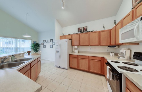 Davenport House | Spacious home in cute area with central AC & washer/dryer - snowbirds welcome