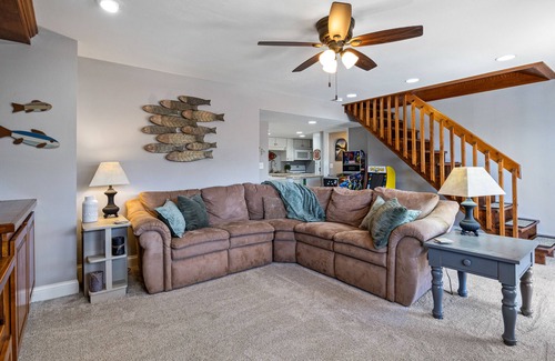 Lakeland House | Spacious Home & Lake Access, Lake Views Throughout