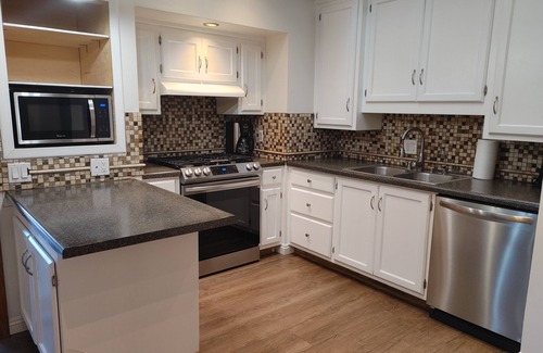 Atascadero House | Spacious home located close to beaches and wineries.