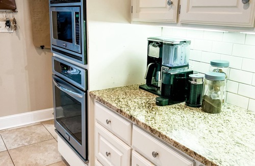 Athens House | Spacious Home minutes from UGA