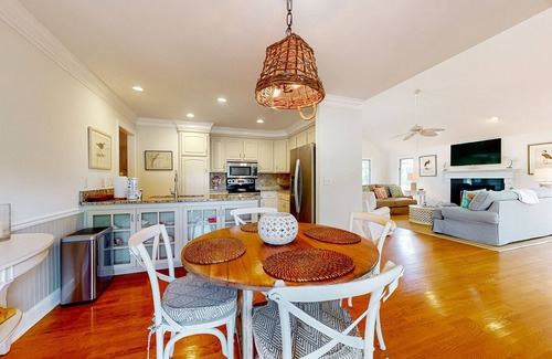 Vanderhorst Plantation House | Spacious home near the beach & Marsh Island Park with grill, full kitchen, & W/D