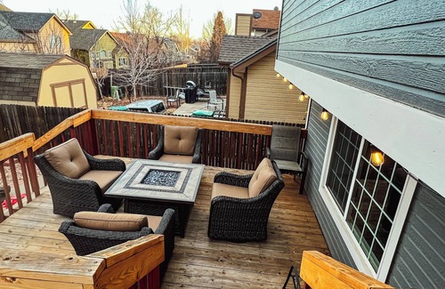 Berkley House | Spacious Home Near Tennyson & Olde Towne - Sauna + Massage Chair + WiFi