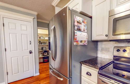 Springville House | Spacious Home near Adventures - Home Office, Full Kitchen, Dog-Friendly