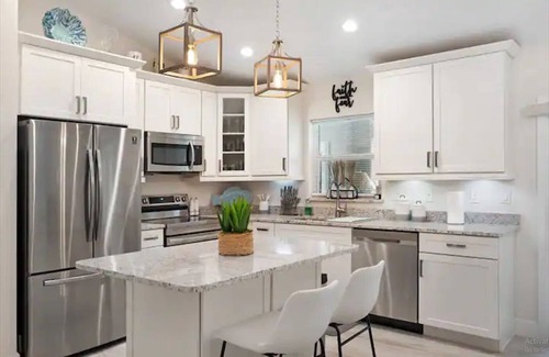 North Port House | Spacious Home near Warm Mineral Springs, Beaches and Fun Outdoor Activities