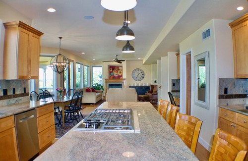 Longmont House | Spacious Home on Lake w/Rocky Mountain Views - 15 Min to Boulder