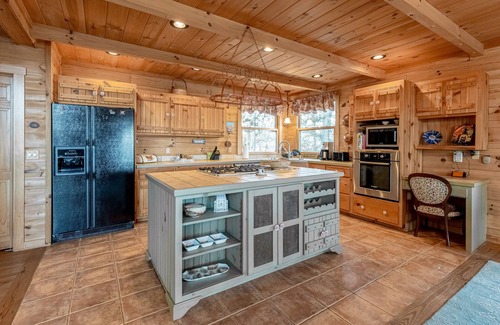 Franklin House | Spacious home on the mountainside with wrap-around balcony, fireplace & W/D