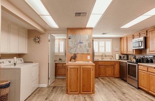 Kernville House | Spacious Home, Refreshing Unheated pool, Near the Kern River, EV charger