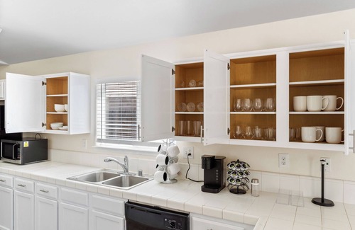Pumpkin Center House | Spacious Home Right off 99 Fwy