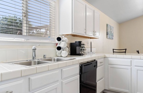 Pumpkin Center House | Spacious Home Right off 99 Fwy