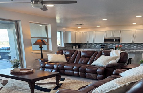 Winnemucca House | Spacious Home w/Great View 4/3